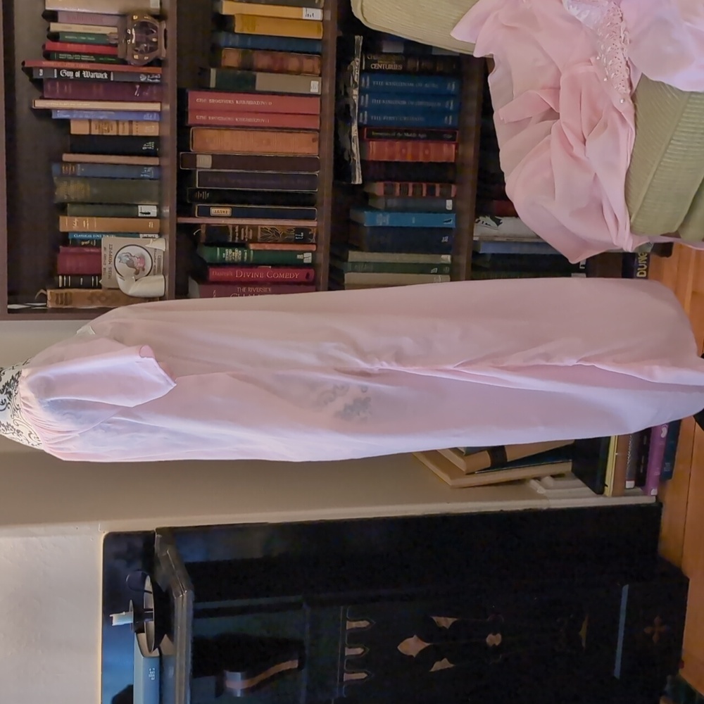 Vintage Pink Ruffle Nightgown and Robe Set - Picture 10 of 10